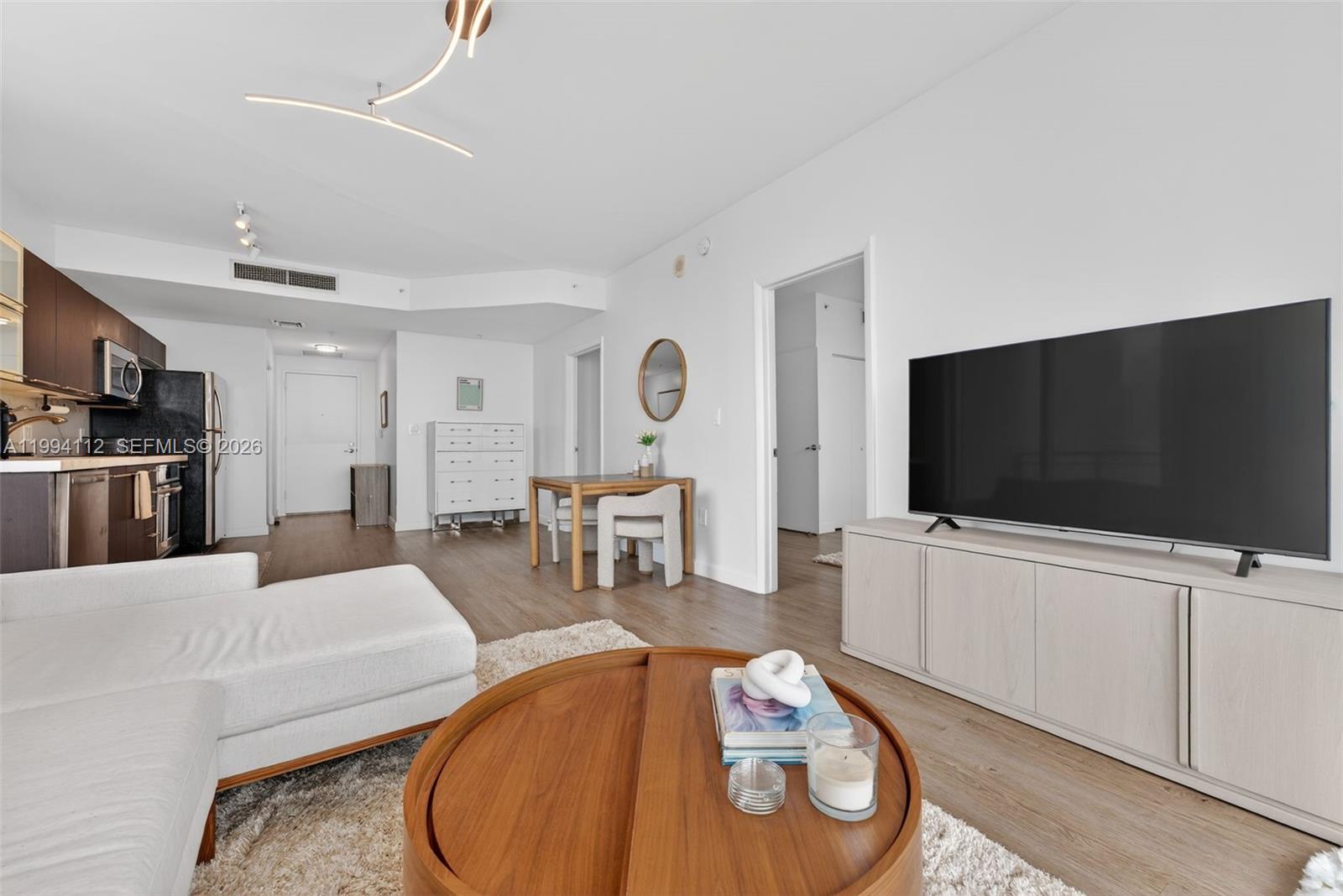 IVY CONDO - Residential