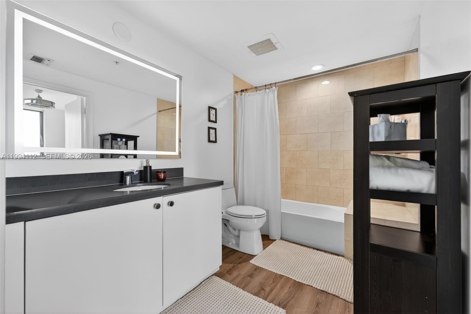 IVY CONDO - Residential