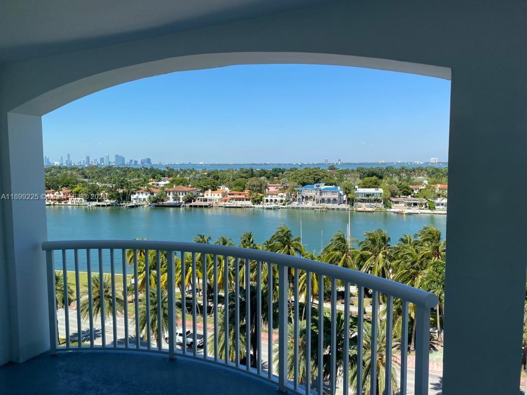 THE CARRIAGE HOUSE CONDO - Residential Lease