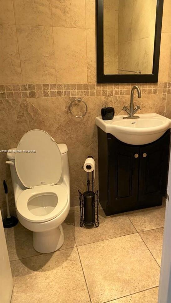 THE CARRIAGE HOUSE CONDO - Residential Lease