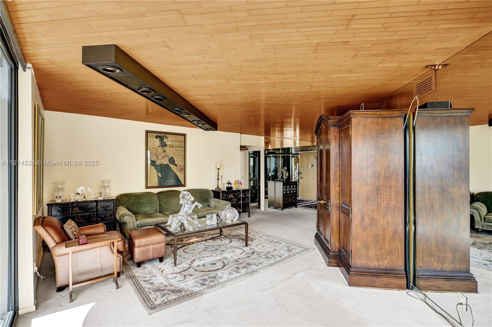 TURNBERRY ISLE SOUTH - Residential