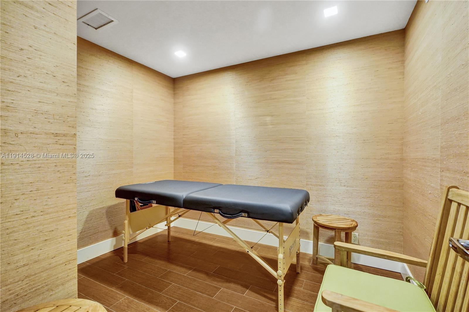 TURNBERRY ISLE SOUTH - Residential