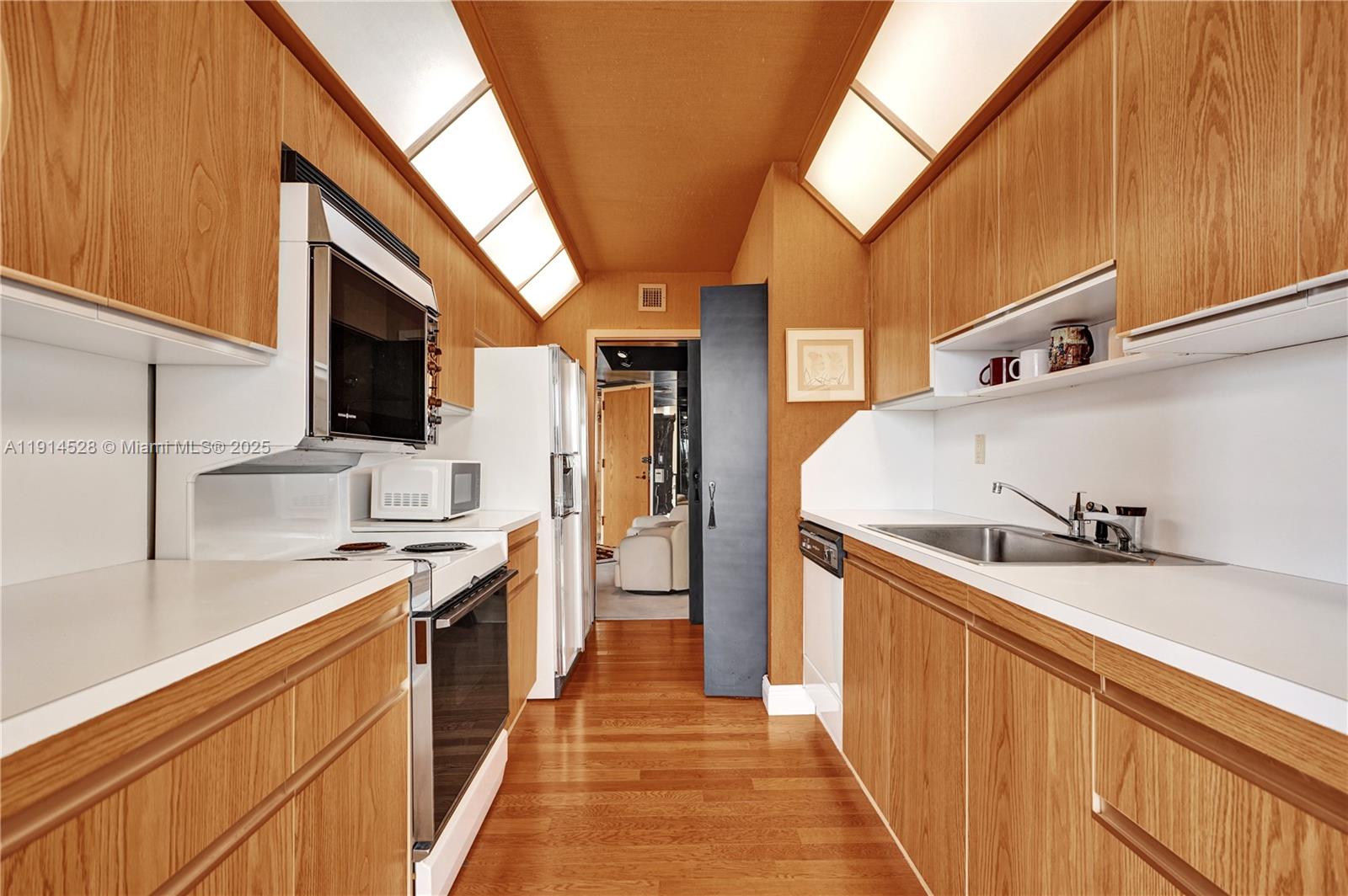 TURNBERRY ISLE SOUTH - Residential