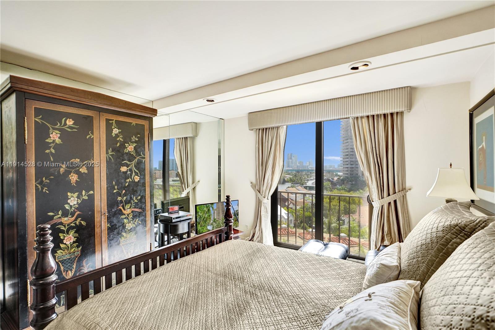 TURNBERRY ISLE SOUTH - Residential