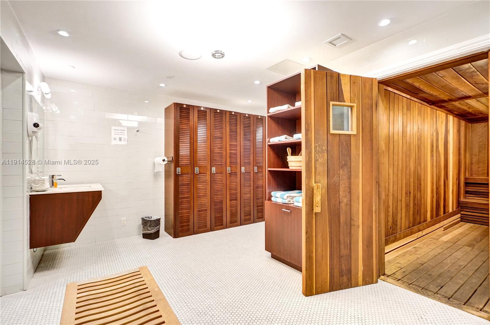 TURNBERRY ISLE SOUTH - Residential