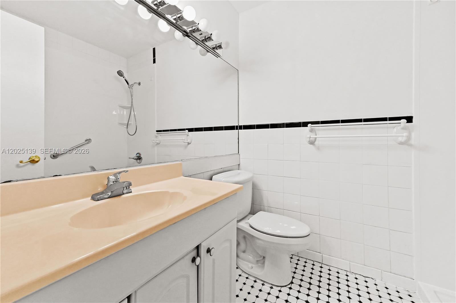 VILLAS OF WESTLAND CONDO - Residential