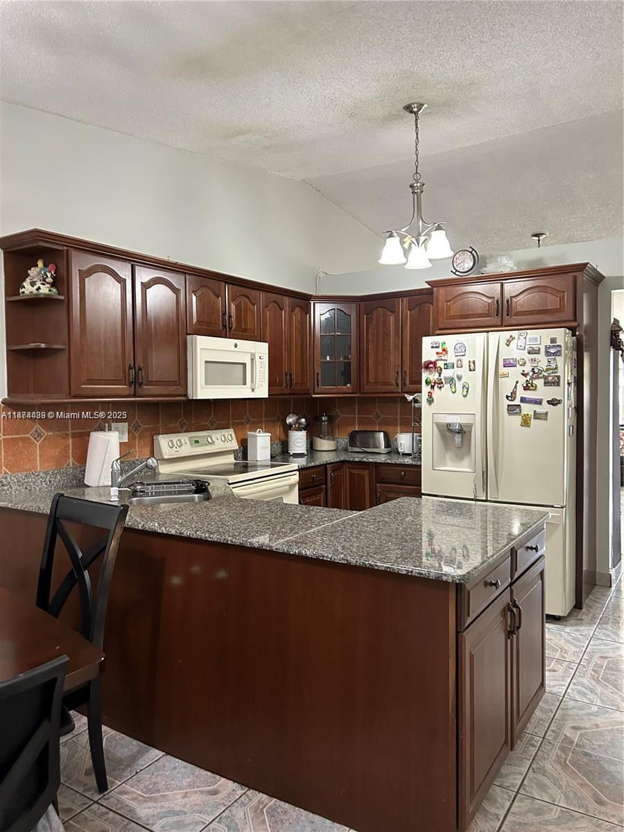 9075 NW 117th Ter 9075