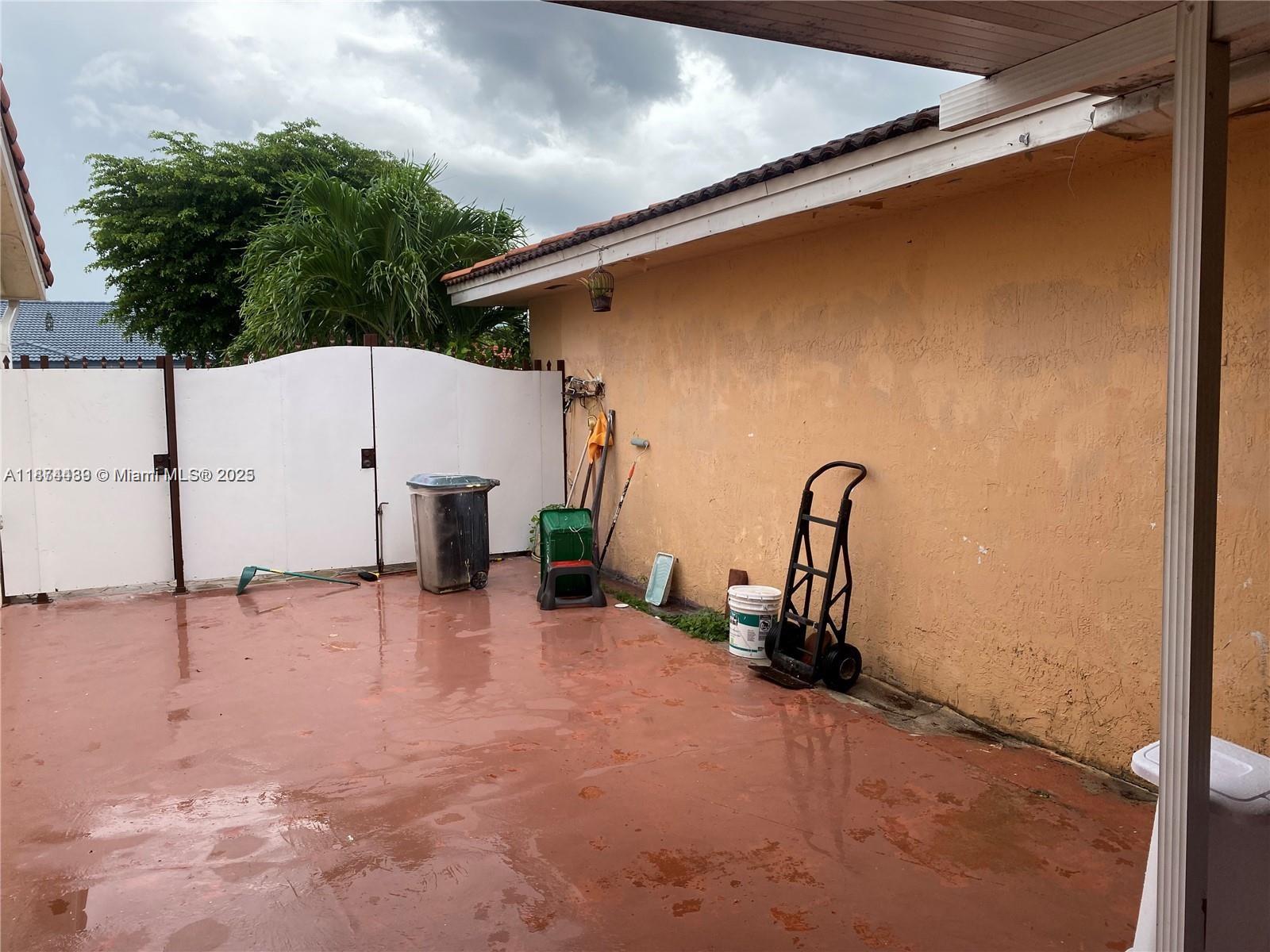 9075 NW 117th Ter 9075