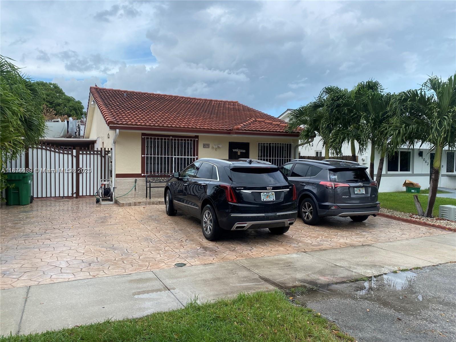 BEAUTIFUL AND SPACIOUS 3 BEDROOMS 2 FULL BATHS. FEATURING UPGRADED KITCHEN, HIGH CEILINGS, TILED FLOORS THROUGHOUT, RECENTLY PAINTED, AND PARKING FOR OVER 5 VEHICLES. GREAT SCHOOLS AND SHOPPING NEARBY..