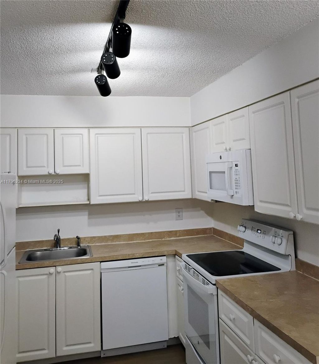 Photo of 1100 SE 4th Ave #18, Deerfield Beach, FL 33441 (MLS # A11796234)