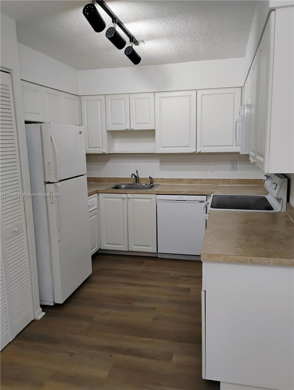 Photo of 1100 SE 4th Ave #18, Deerfield Beach, FL 33441 (MLS # A11796234)