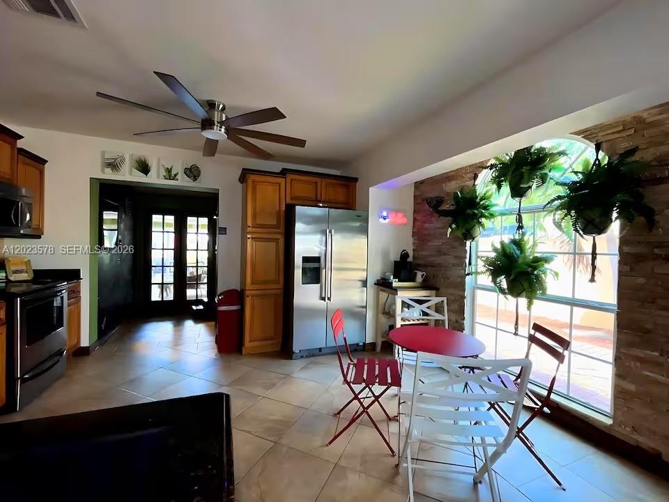 HOLLYWOOD PARK - Residential