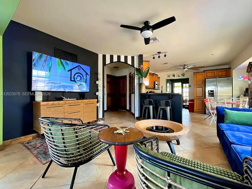 HOLLYWOOD PARK - Residential