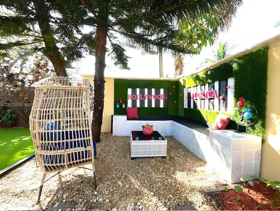 HOLLYWOOD PARK - Residential