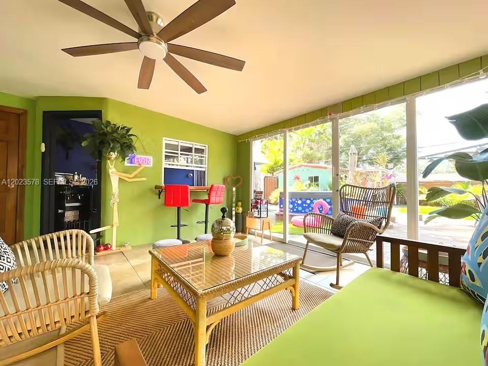 HOLLYWOOD PARK - Residential