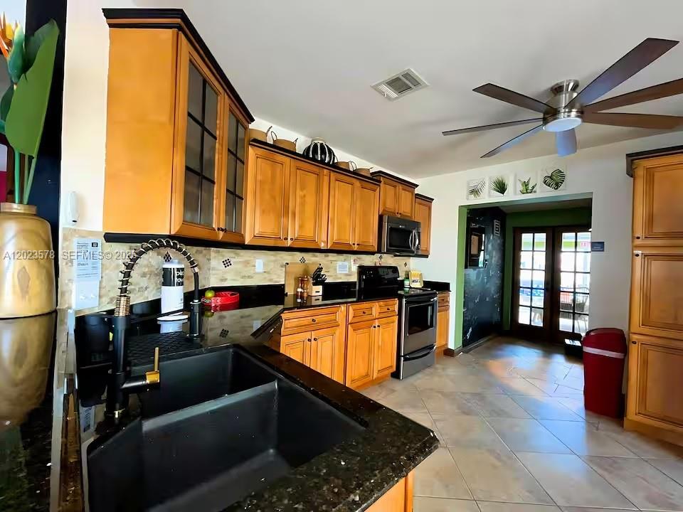 HOLLYWOOD PARK - Residential