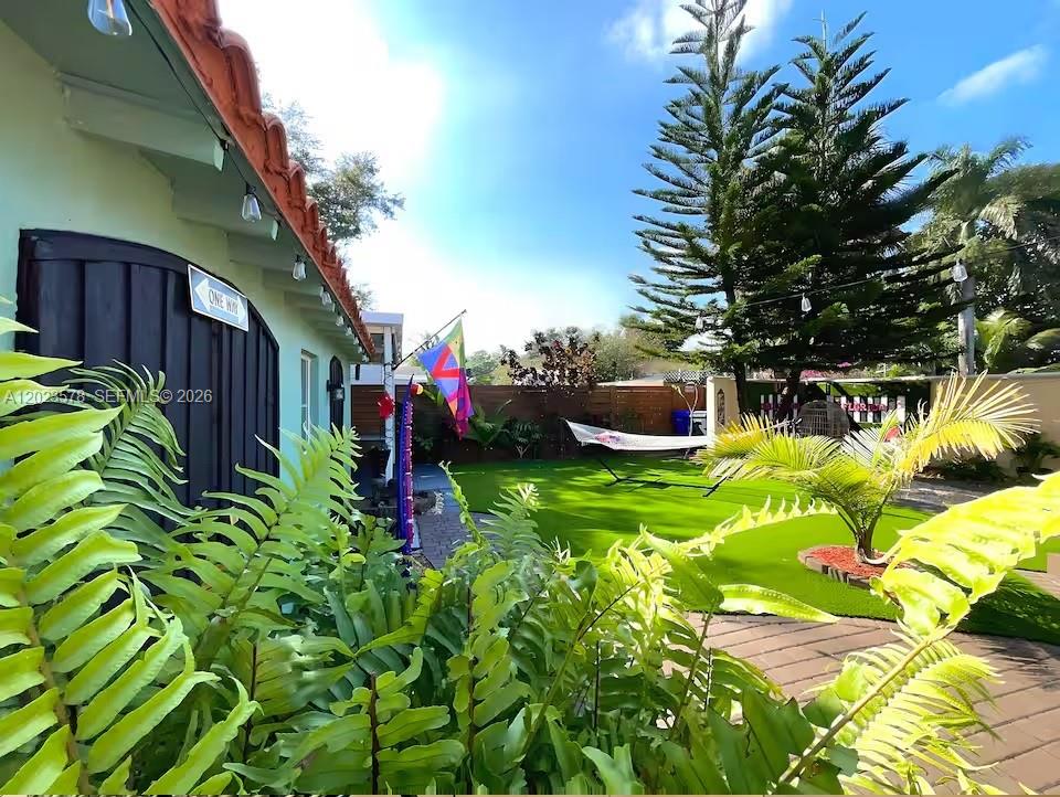 HOLLYWOOD PARK - Residential