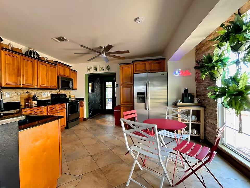HOLLYWOOD PARK - Residential