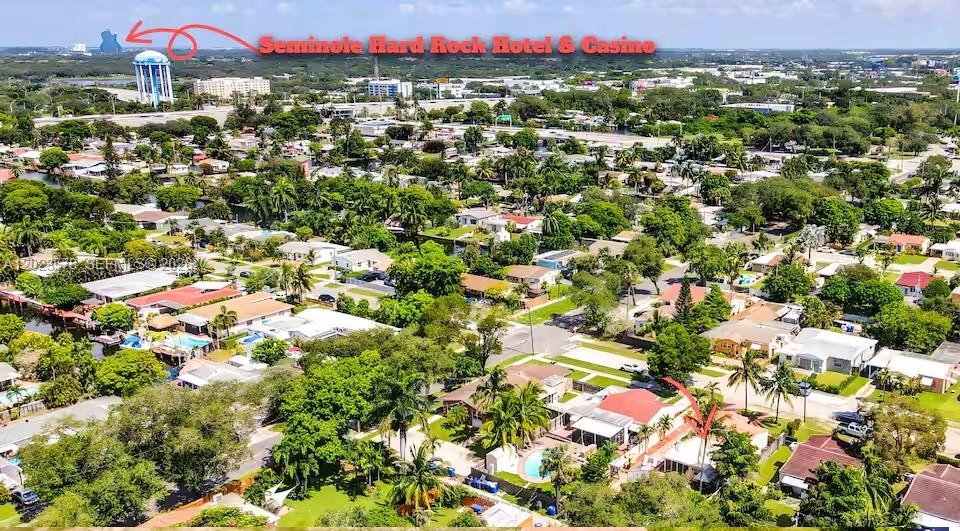 HOLLYWOOD PARK - Residential