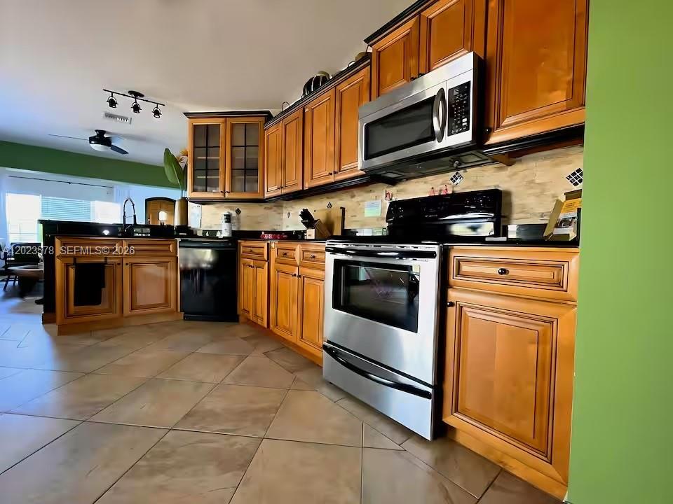 HOLLYWOOD PARK - Residential