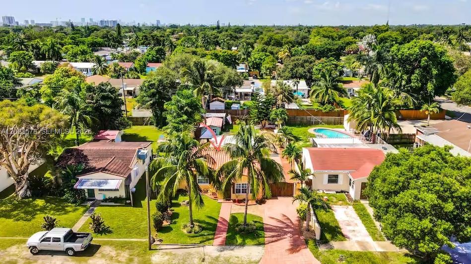 HOLLYWOOD PARK - Residential
