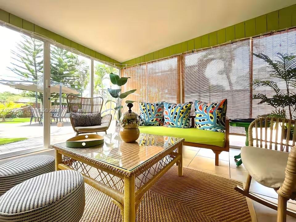 HOLLYWOOD PARK - Residential