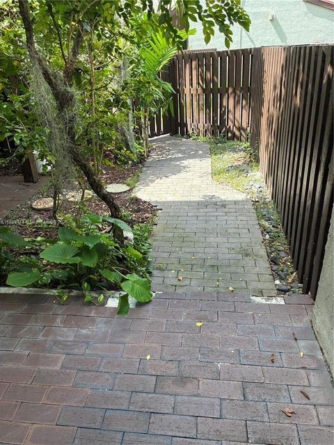 10010 NW 9th St Cir 103-6 Miami FL 33172