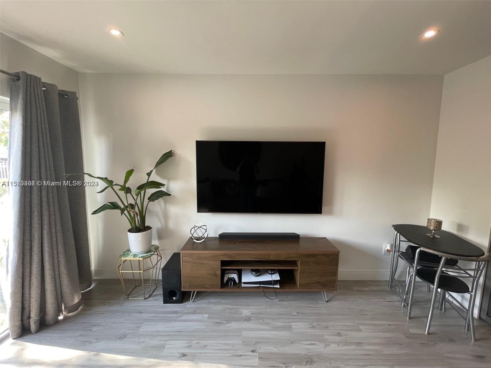 RIVERVIEW VILLAGE CONDO - Residential Lease