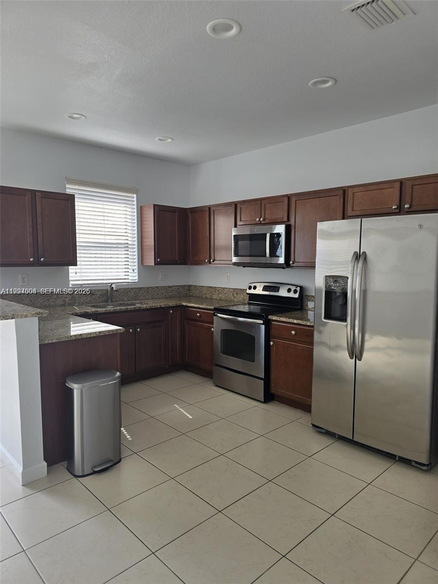 SILVER PALM EAST SECTION - Residential Lease