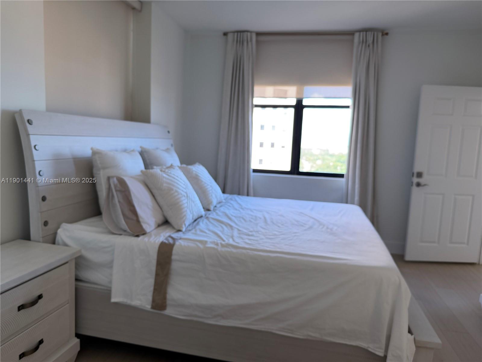 PUERTA DE PALMAS CONDO - Residential