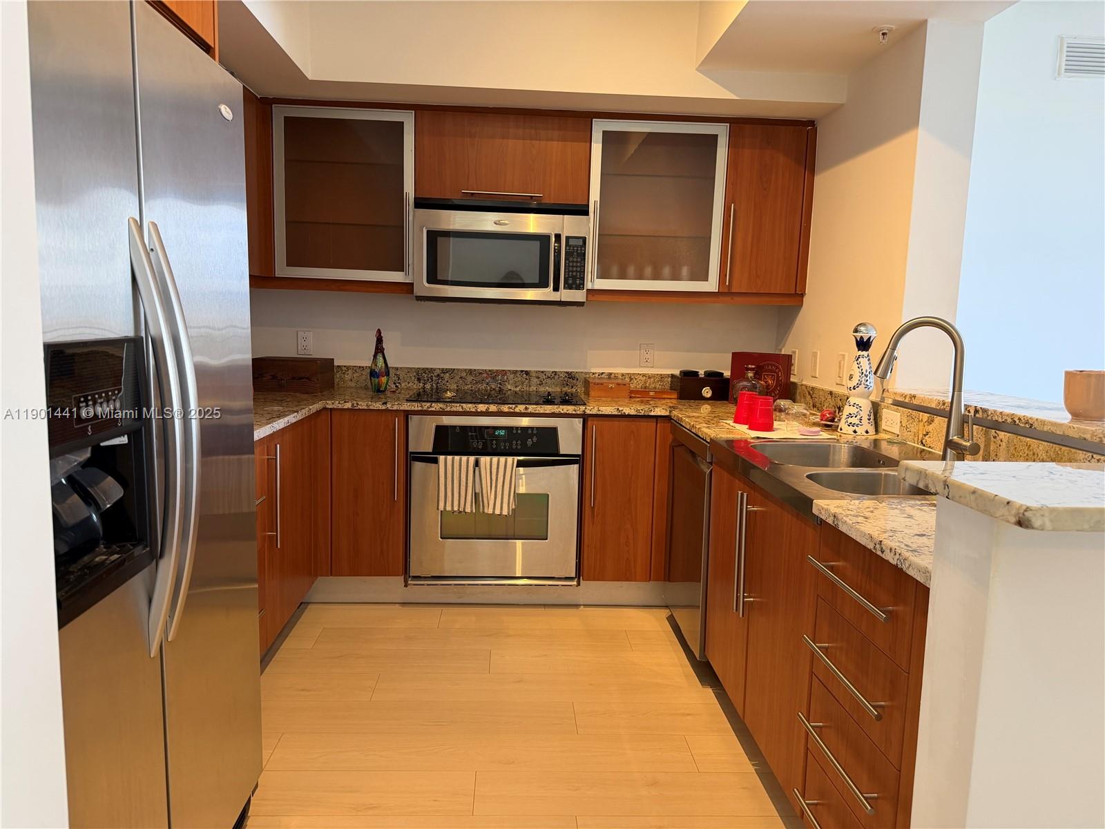 PUERTA DE PALMAS CONDO - Residential