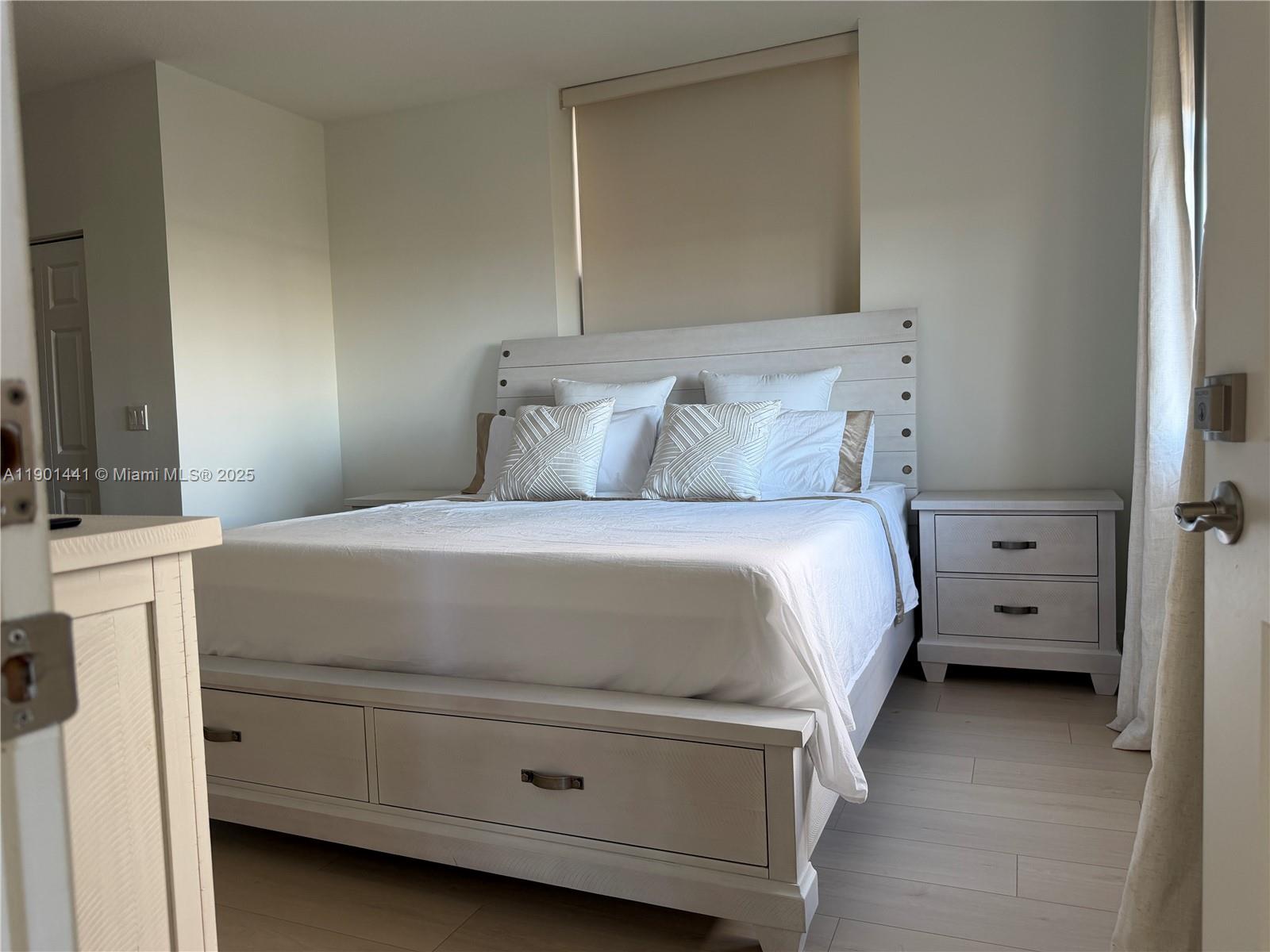 PUERTA DE PALMAS CONDO - Residential