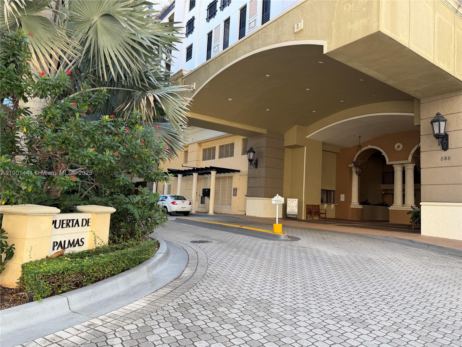 PUERTA DE PALMAS CONDO - Residential