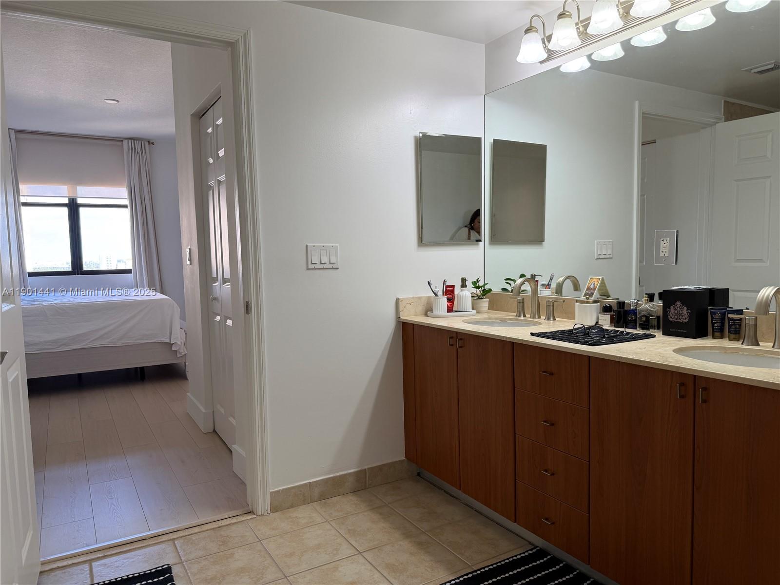 PUERTA DE PALMAS CONDO - Residential