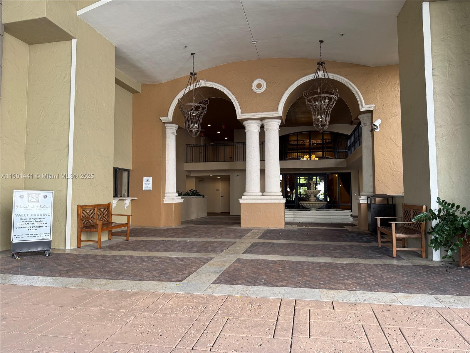 PUERTA DE PALMAS CONDO - Residential