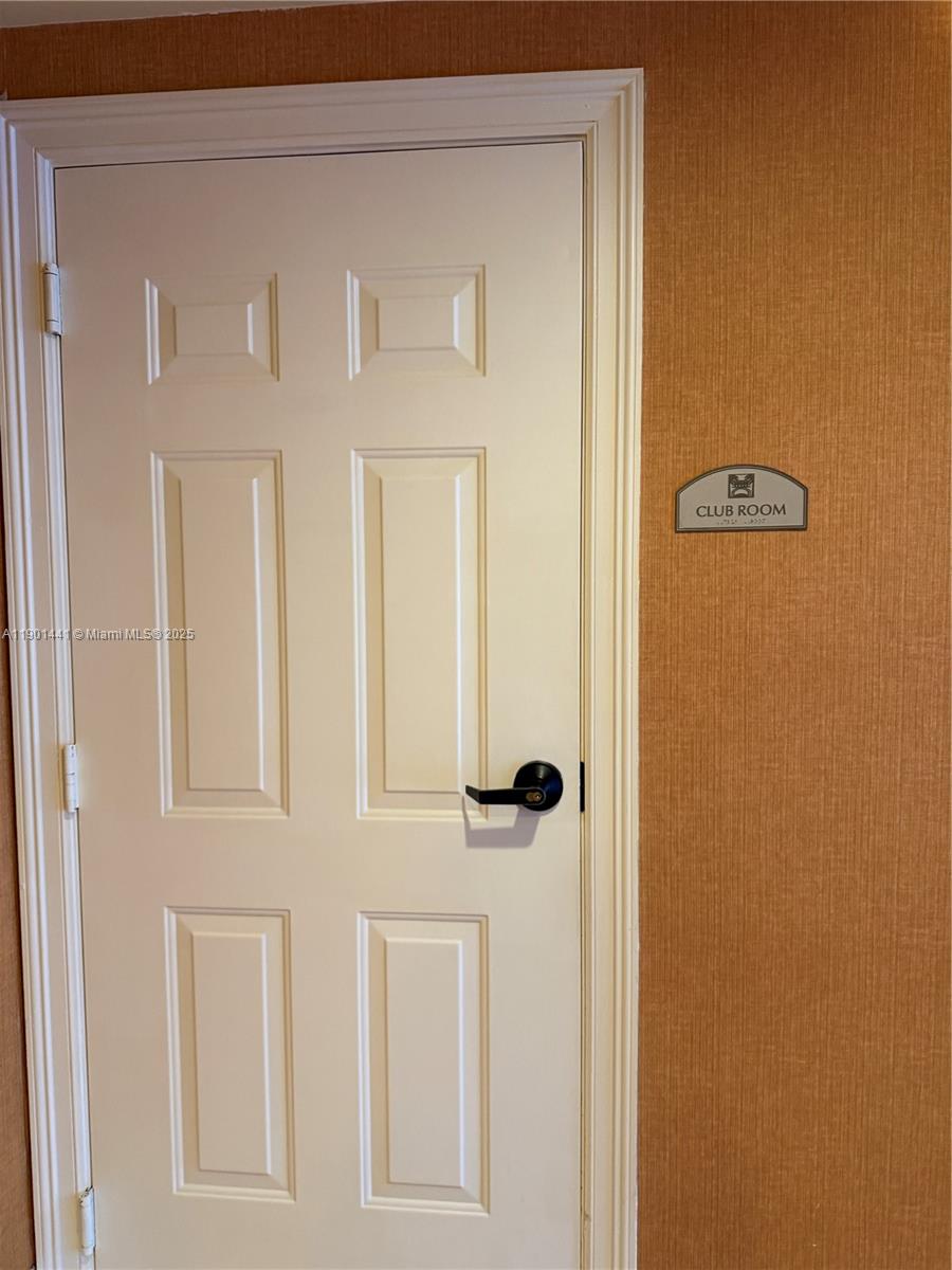 PUERTA DE PALMAS CONDO - Residential