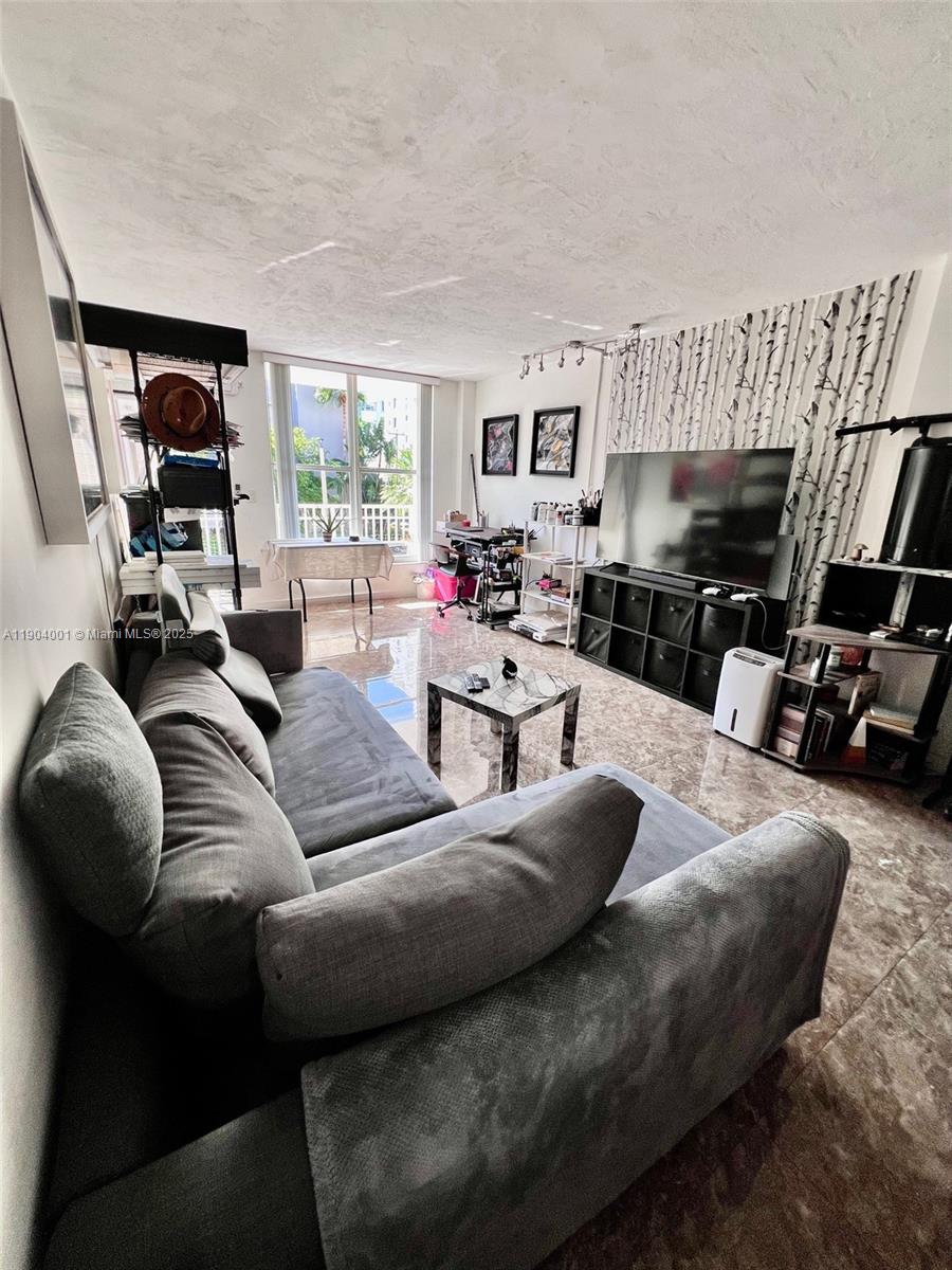 LINCOLN TOWERS CONDO - Residential