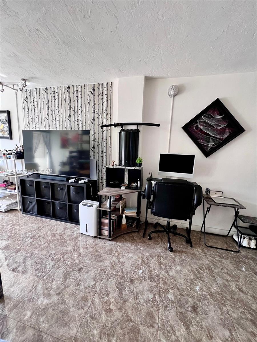 LINCOLN TOWERS CONDO - Residential