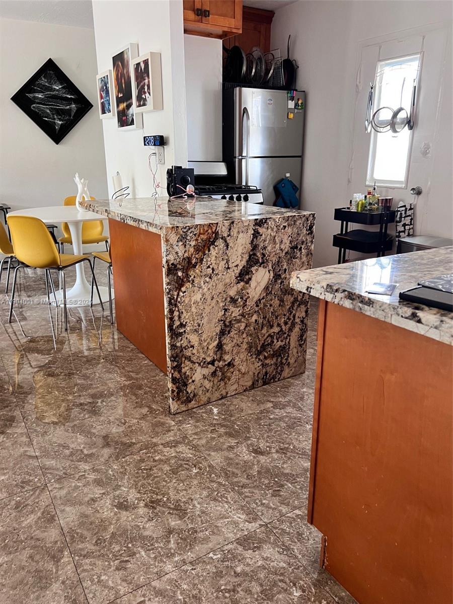 LINCOLN TOWERS CONDO - Residential