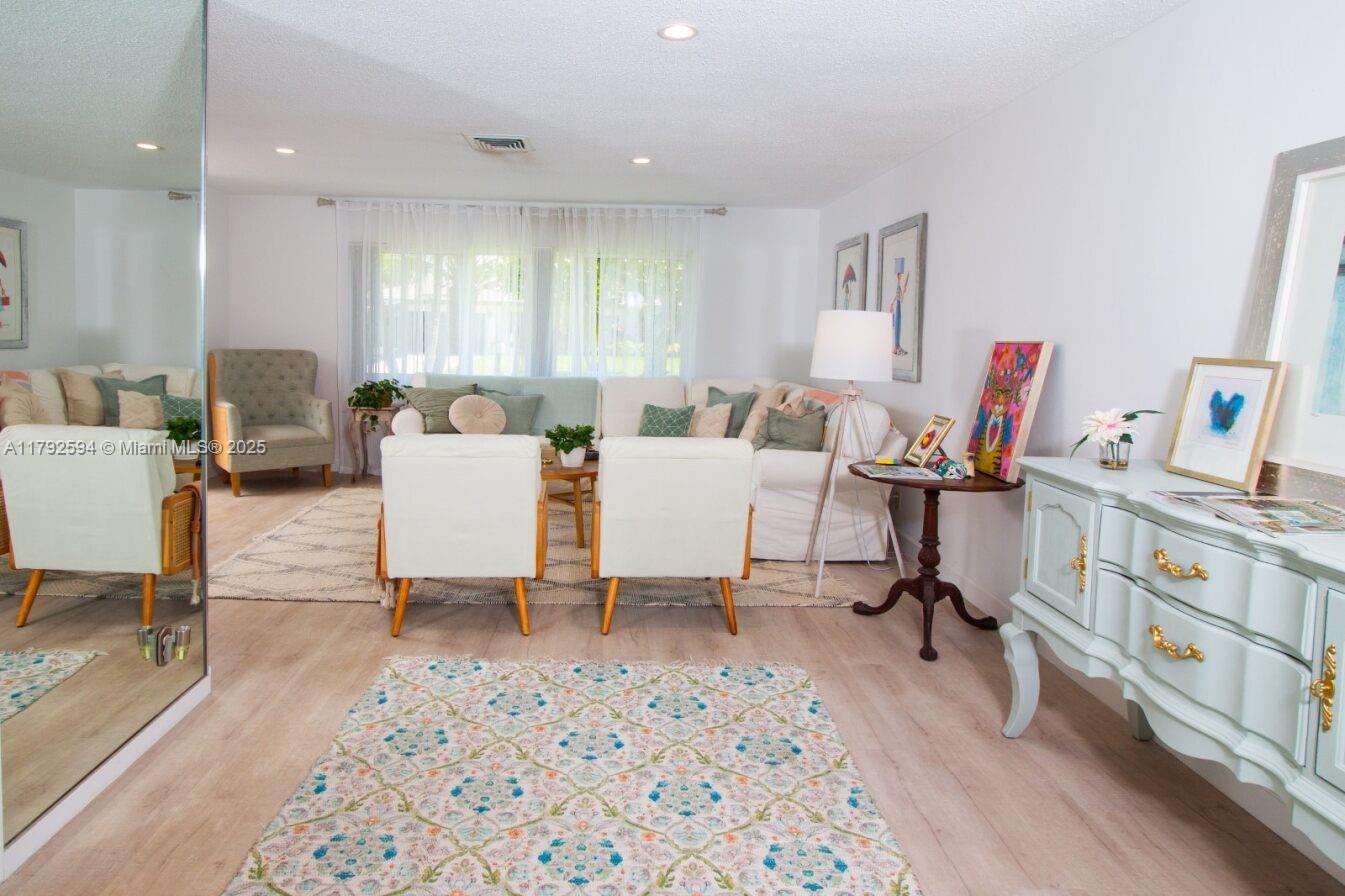 UNIVERSITY PARK COUNTRY C - Residential