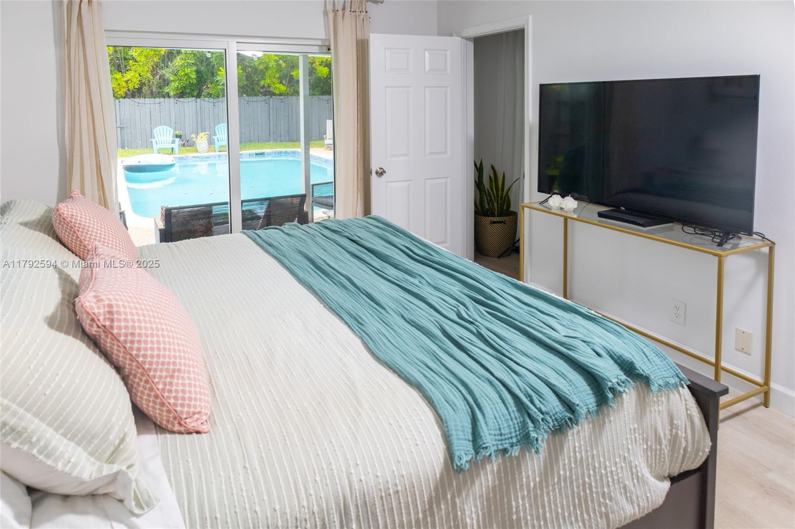 UNIVERSITY PARK COUNTRY C - Residential