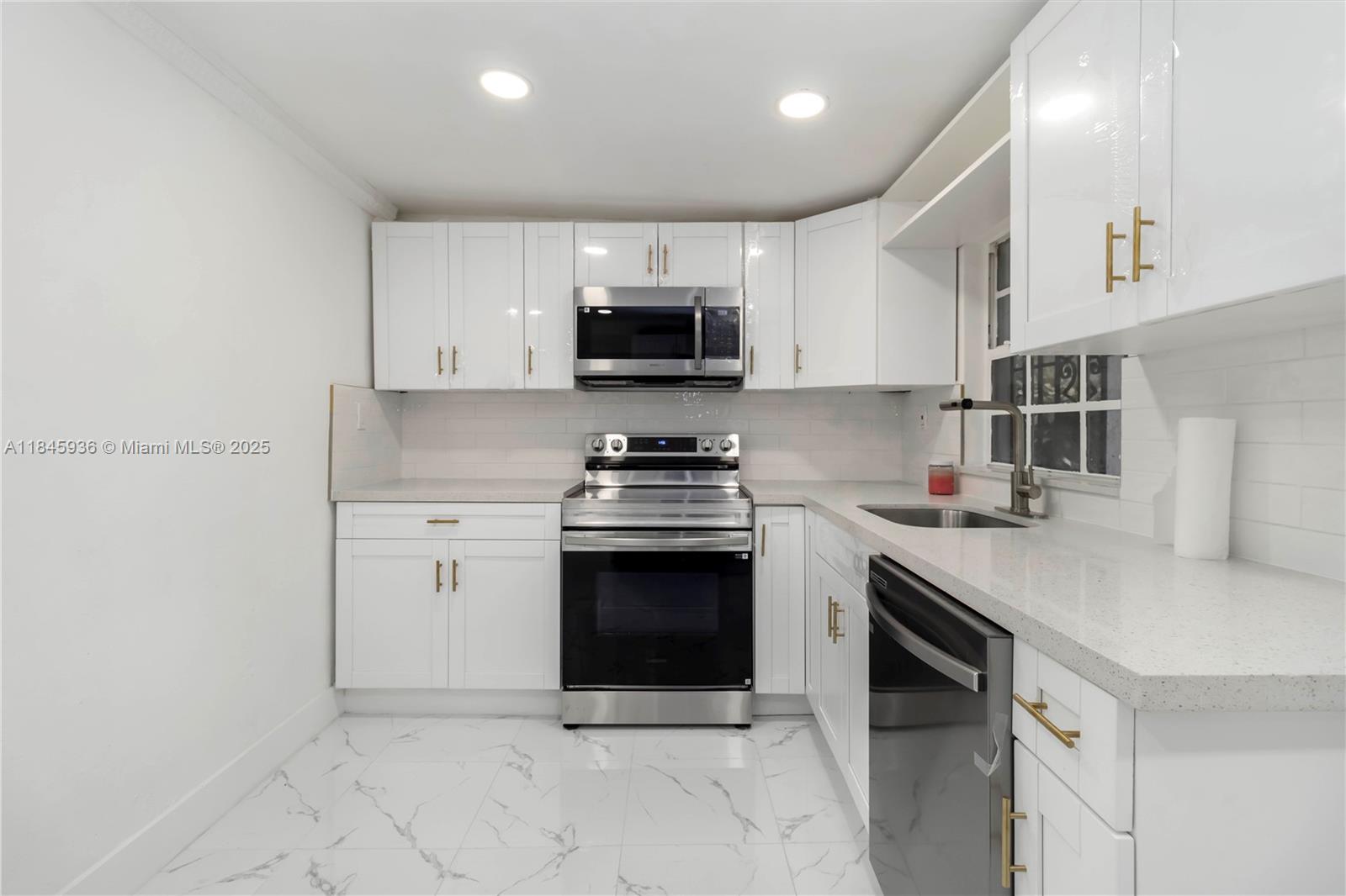 6237 SW 22nd St, Miramar, FL, 33023/$499,900 1 6237 SW 22nd St