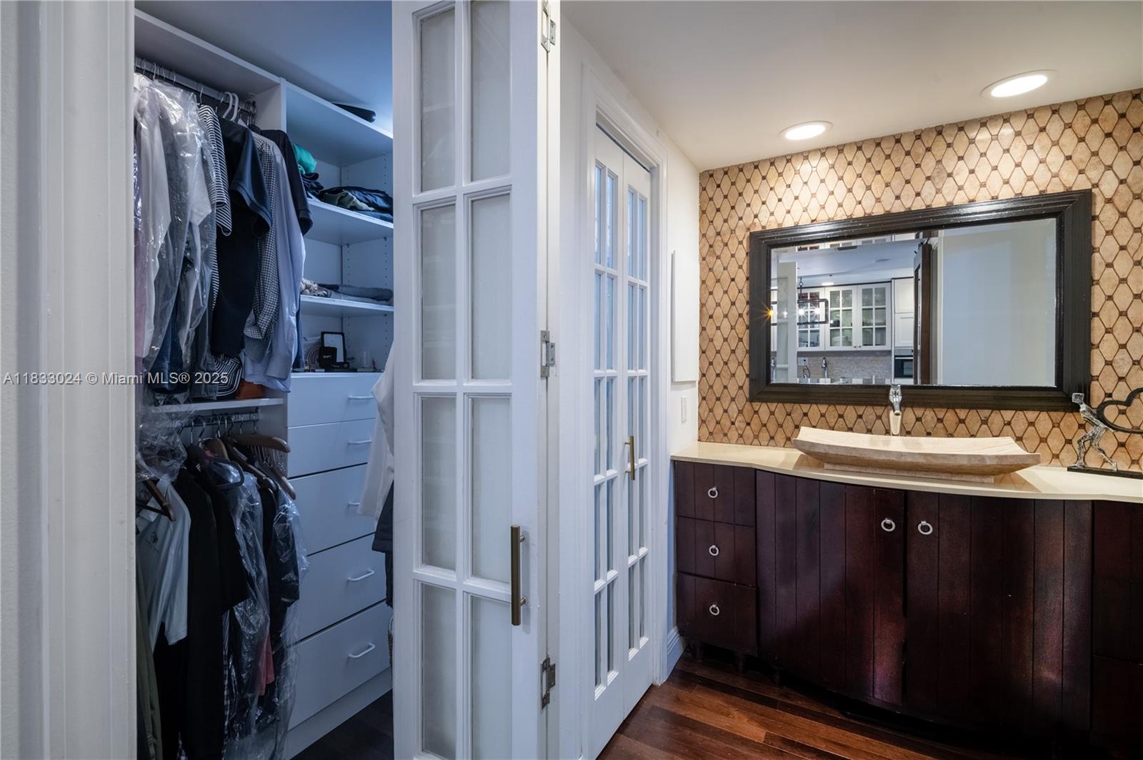 VILLA REGINA CONDO - Residential