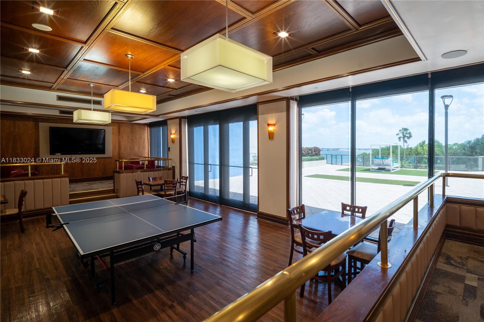 VILLA REGINA CONDO - Residential