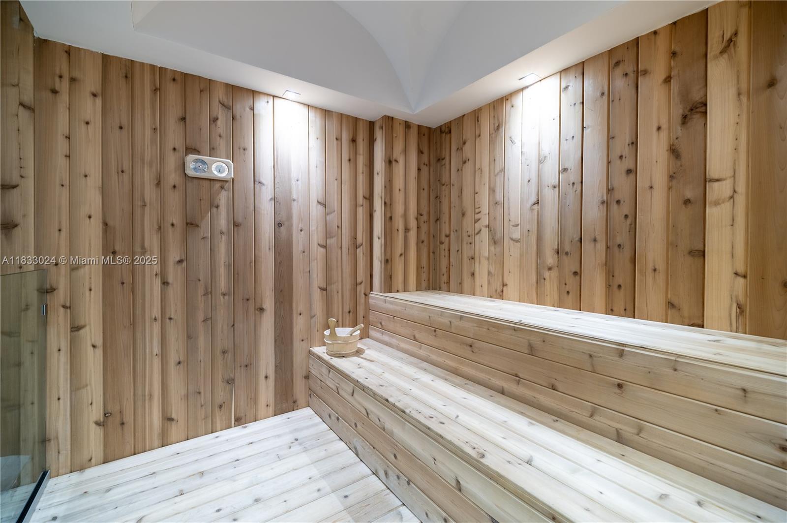 VILLA REGINA CONDO - Residential