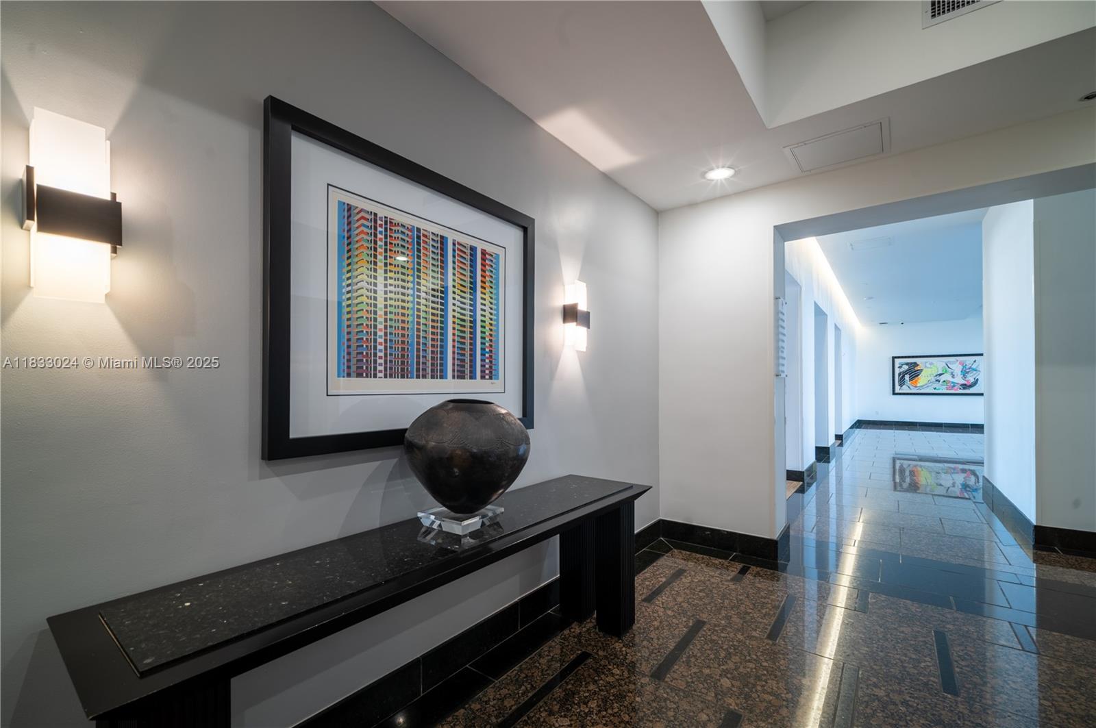 VILLA REGINA CONDO - Residential