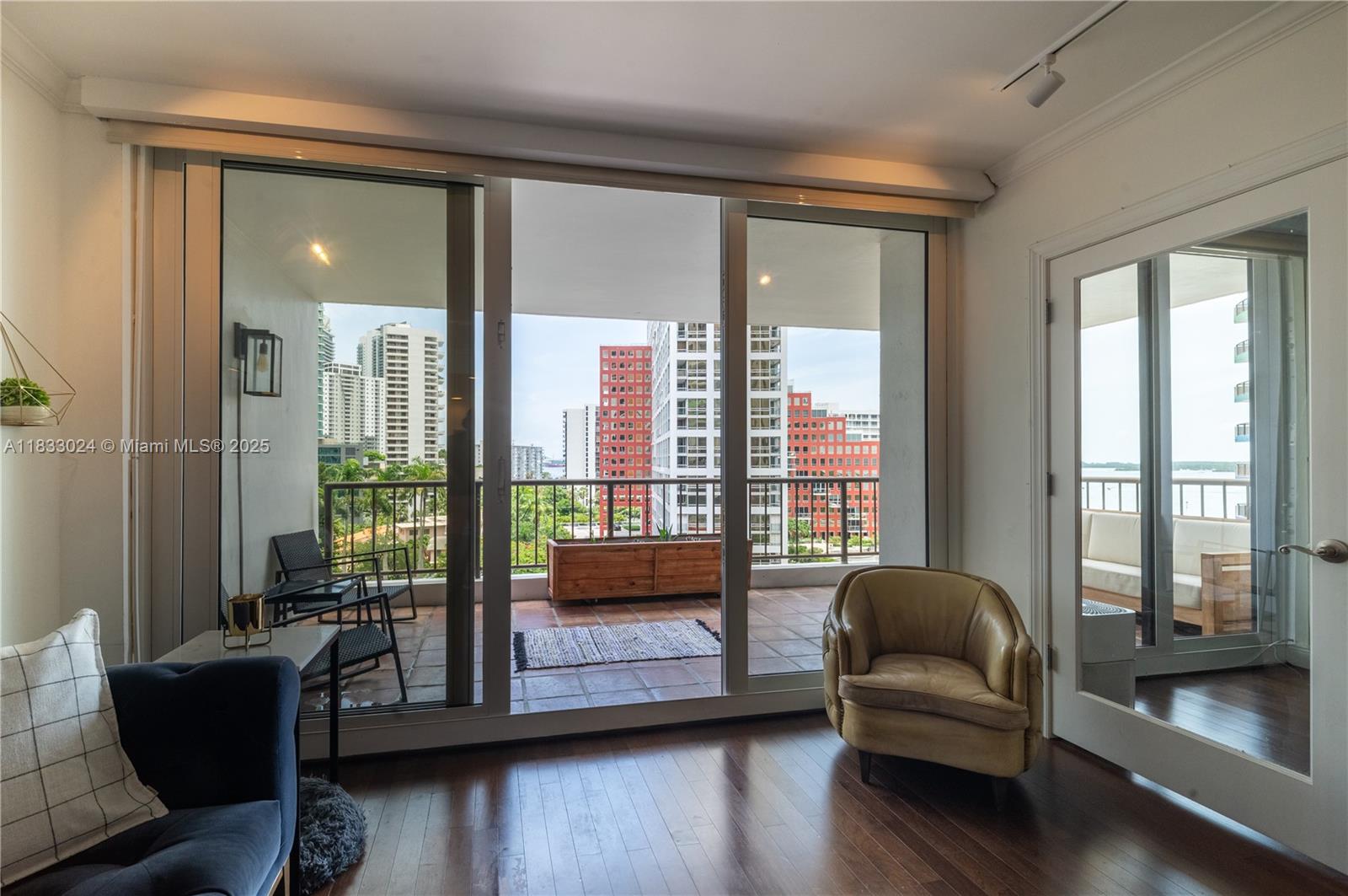 VILLA REGINA CONDO - Residential