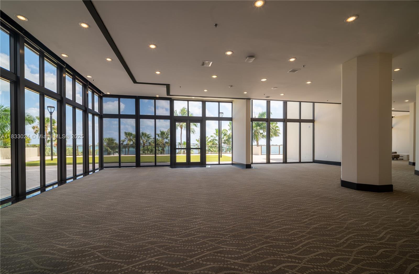 VILLA REGINA CONDO - Residential