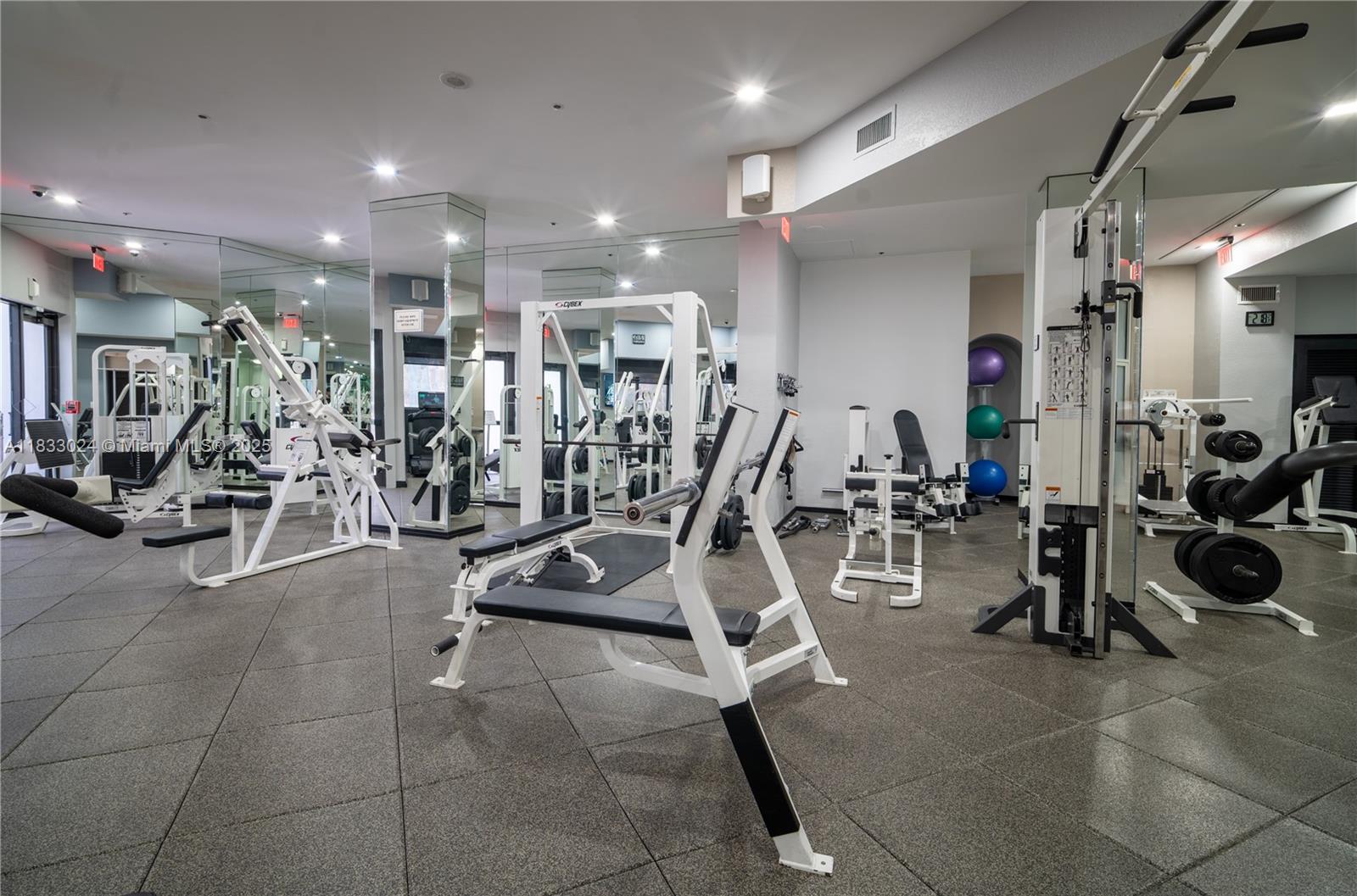 VILLA REGINA CONDO - Residential