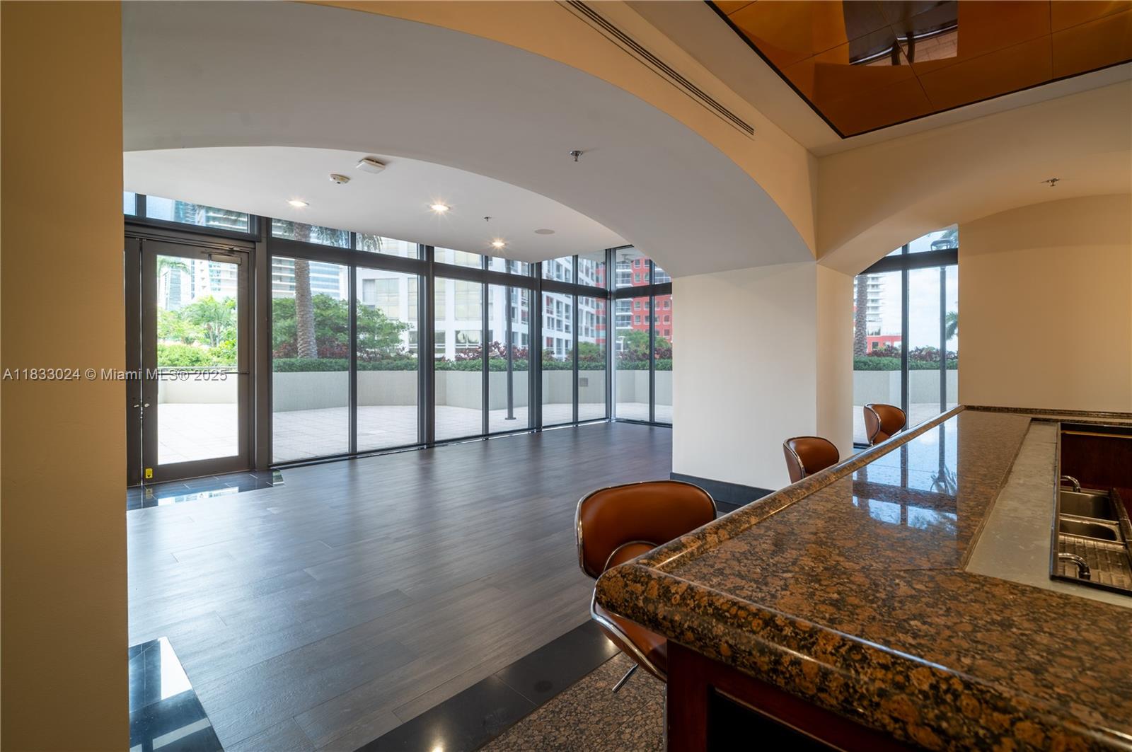 VILLA REGINA CONDO - Residential